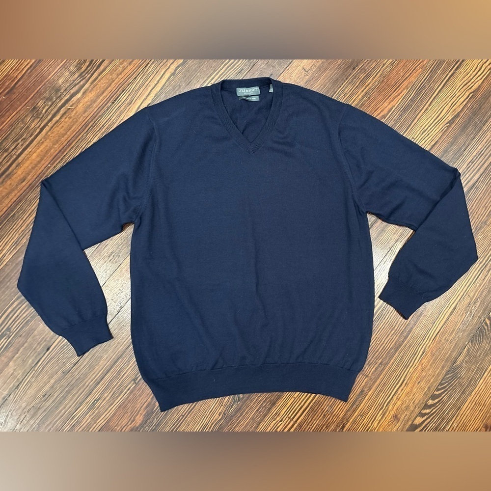 Lyle And Scott Men’s V Neck 100% Merino Wool Navy Sweater NWOT Sz L Rn# 105741